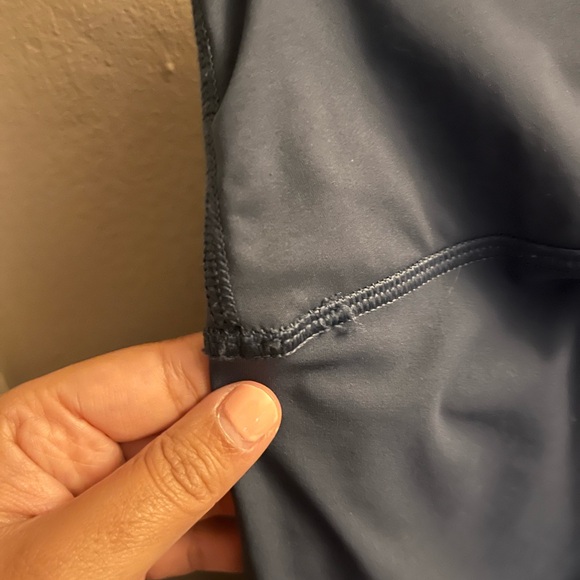 🚨MINOR FLAW🚨Everlane Perform Leggings in Ocean Blue - Picture 4 of 4